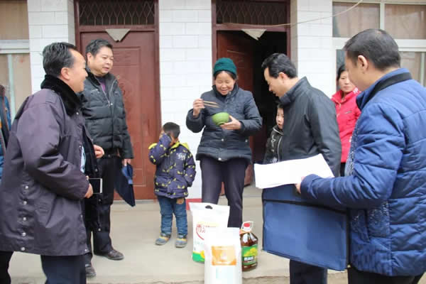 隴運(yùn)集團(tuán)公司開(kāi)展春節(jié)前走訪(fǎng)幫扶慰問(wèn)活動(dòng)