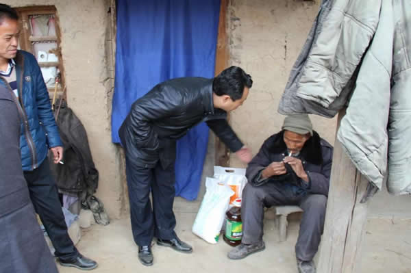 隴運(yùn)集團(tuán)公司開(kāi)展春節(jié)前走訪(fǎng)幫扶慰問(wèn)活動(dòng)