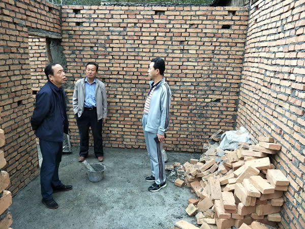 隴運(yùn)集團(tuán)公司黨委書(shū)記、董事長(zhǎng)李寅祥同志深入琵琶鎮(zhèn)寧強(qiáng)村開(kāi)展幫扶工作