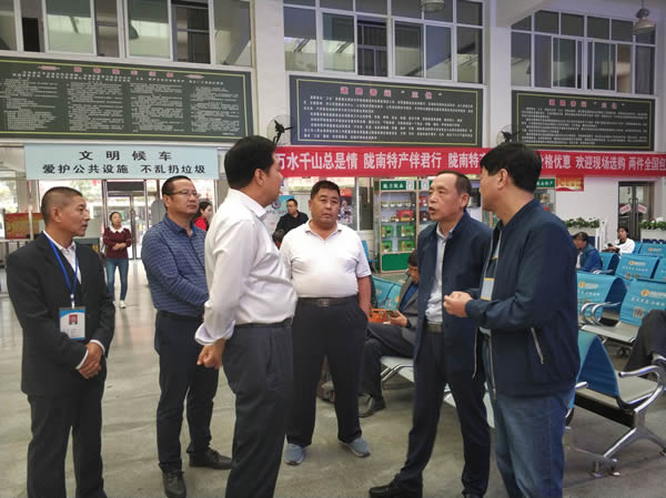 市交通運輸局黨組副書記、市運管局局長何濤一行到隴運集團公司檢查國慶節(jié)前安全生產工作