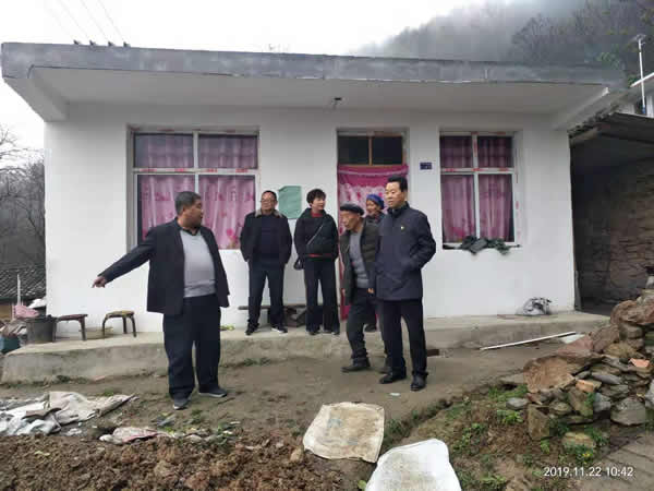 隴運(yùn)集團(tuán)公司開展“解難題、辦實(shí)事、送溫暖”主題黨日活動