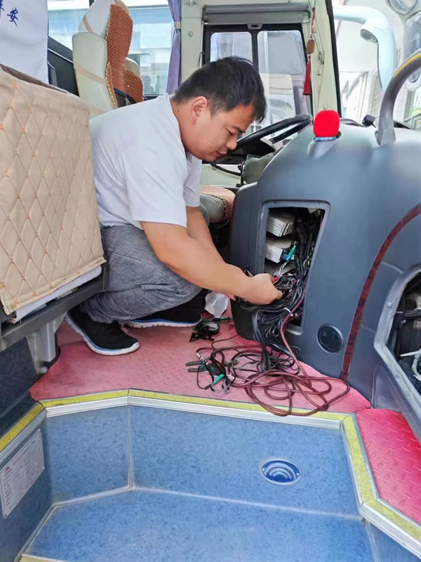 【三抓三促進(jìn)行時】隴運(yùn)集團(tuán)成縣客運(yùn)公司扎實(shí)開展“兩客一?！避囕v動態(tài)監(jiān)控專項(xiàng)整治工作