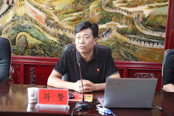 市政府國(guó)資委黨委委員、副主任符贊到隴運(yùn)集團(tuán)公司開展講授 黨紀(jì)學(xué)習(xí)教育專題 黨課暨“七一”慰問活動(dòng)